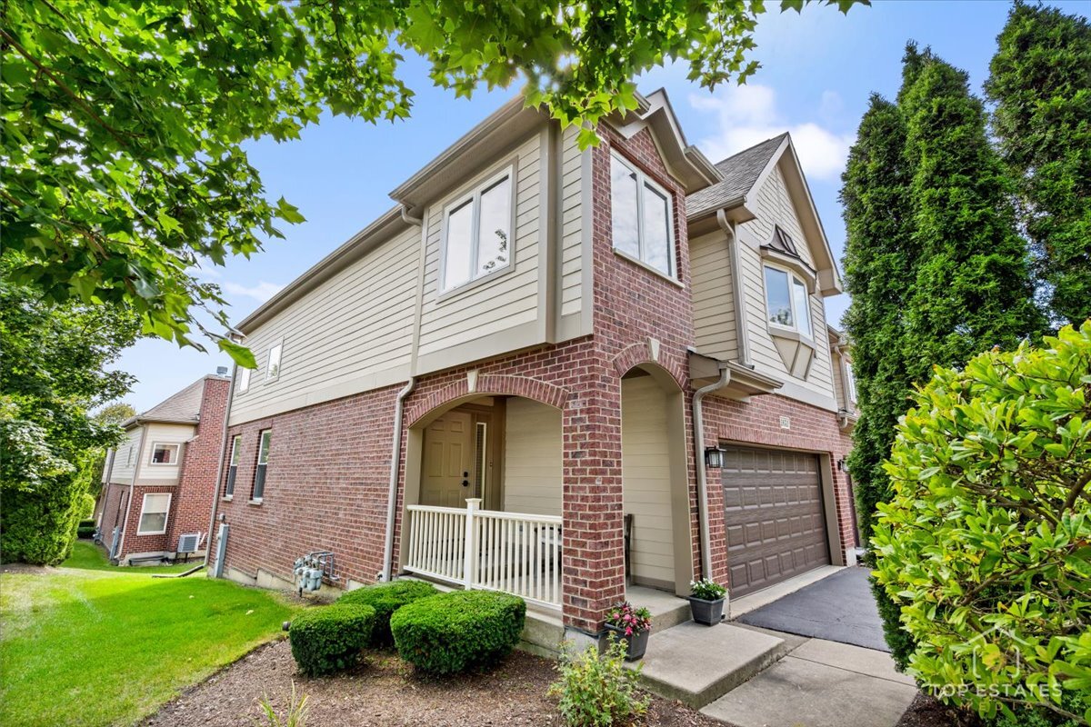 1651 Pauline Circle, Unit 1651 Mundelein, IL 60060 - Photo 2 of 42 a front view of a house with garden