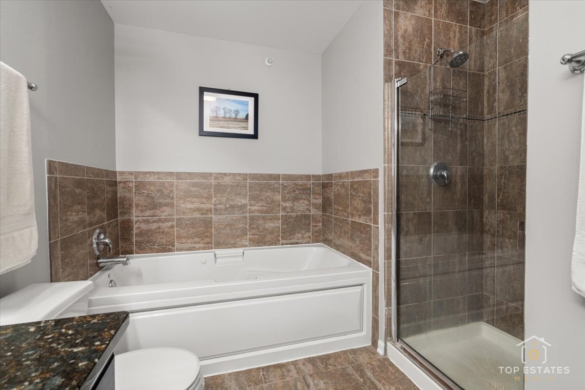 1651 Pauline Circle, Unit 1651 Mundelein, IL 60060 - Photo 25 of 42 a bathroom with a bathtub and shower