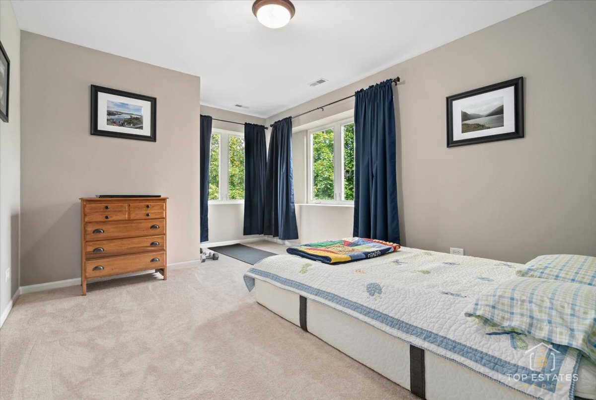 1651 Pauline Circle, Unit 1651 Mundelein, IL 60060 - Photo 28 of 42 a bedroom with a bed and a window