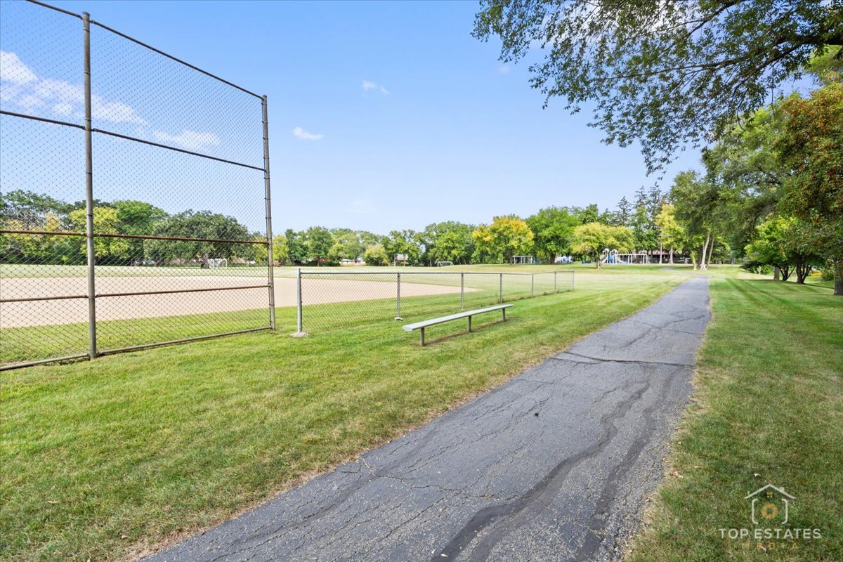1651 Pauline Circle, Unit 1651 Mundelein, IL 60060 - Photo 37 of 42 a view of a park