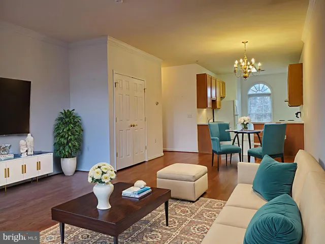 $1,950 | 420 Main Street, Unit 300, Gaithersburg, MD 20878