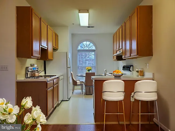 $1,950 | 420 Main Street, Unit 300, Gaithersburg, MD 20878