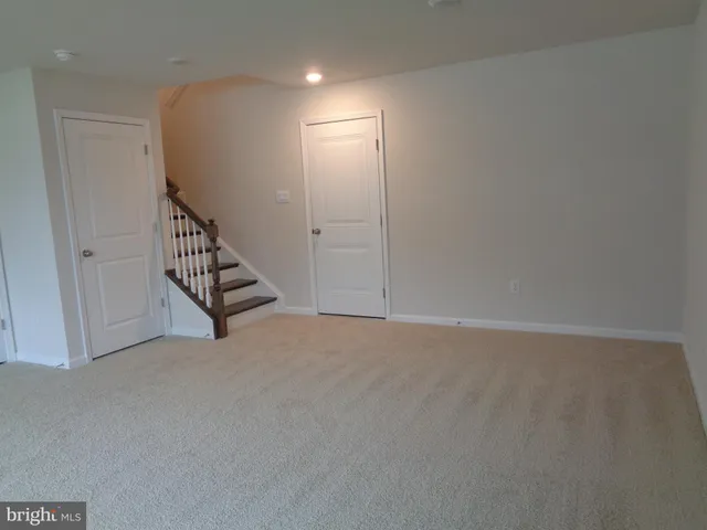 a view of empty room with window