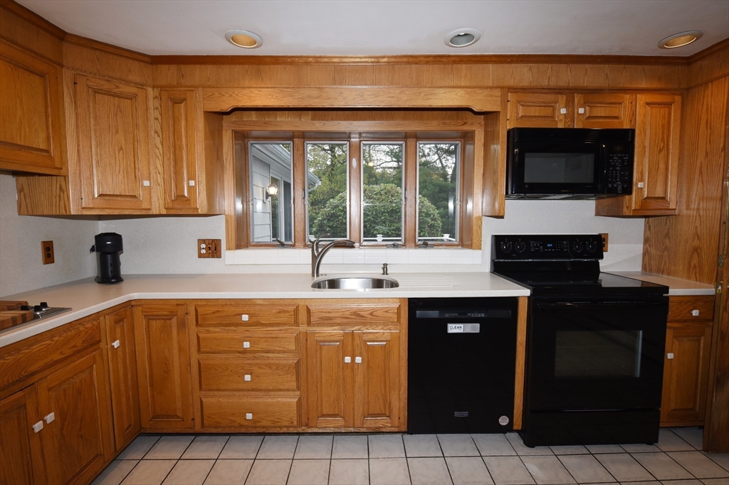 99 Louise Road Braintree, MA 02184 - Photo 8 of 39
