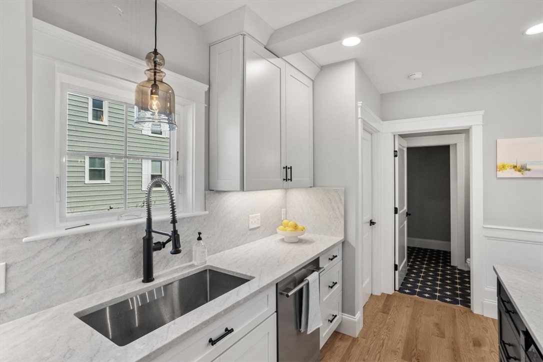 9 Whitwell Place Newport, RI 02840 - Photo 17 of 42
