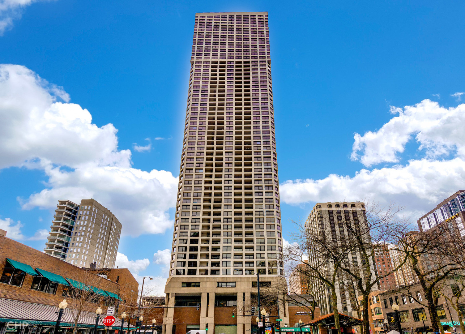 1030 North State Street, Unit 13D Chicago, IL 60610 - Photo 1 of 12 a front view of a building