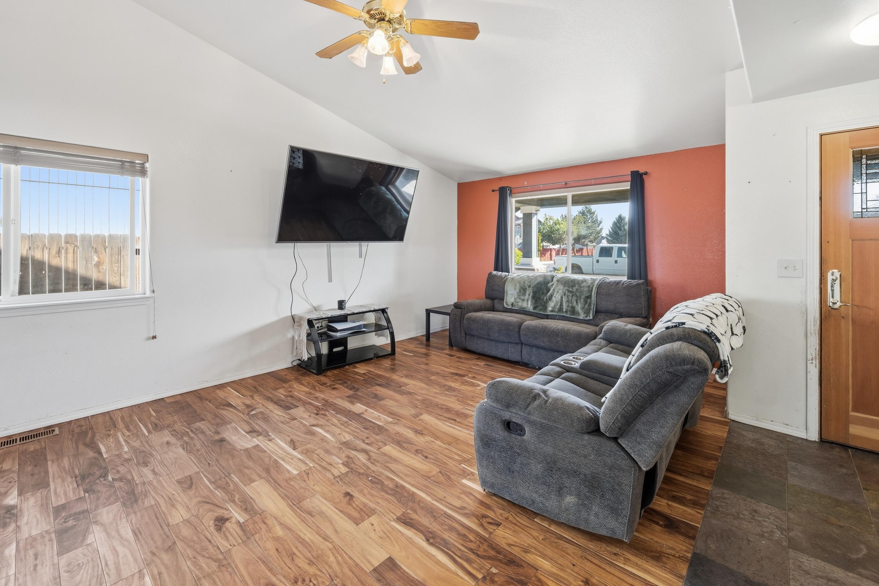 2113 Northwest 22nd Street Redmond, OR 97756 - Photo 5 of 40 TPark_8710_041726