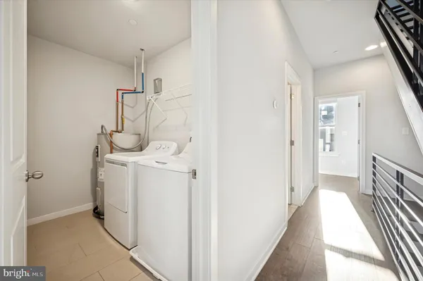 $4,500 | 443 Shurs Lane, Unit 18, Philadelphia, PA 19128