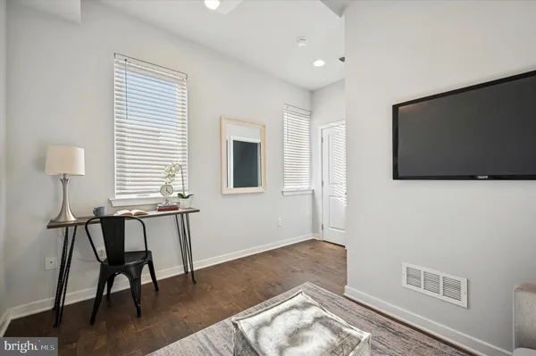 $4,500 | 443 Shurs Lane, Unit 18, Philadelphia, PA 19128