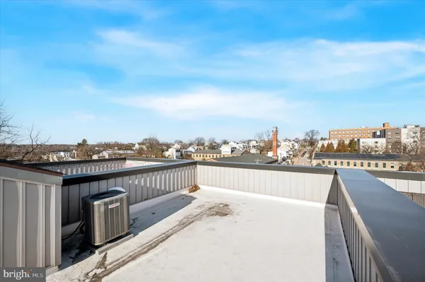 $4,500 | 443 Shurs Lane, Unit 18, Philadelphia, PA 19128