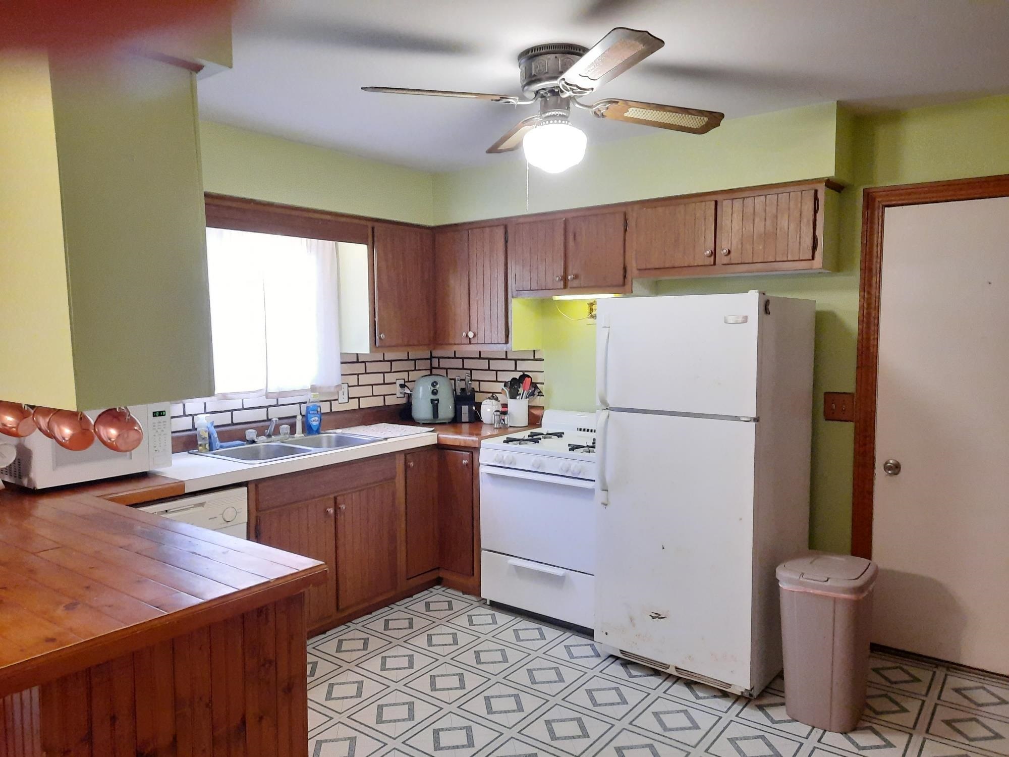 5347 East Carpenter Road Flint, MI 48506 - Photo 14 of 31 50127780-13.JPG