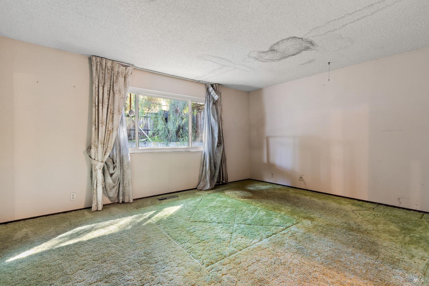 1084 Jamie Drive Concord, CA 94518 - Photo 13 of 34