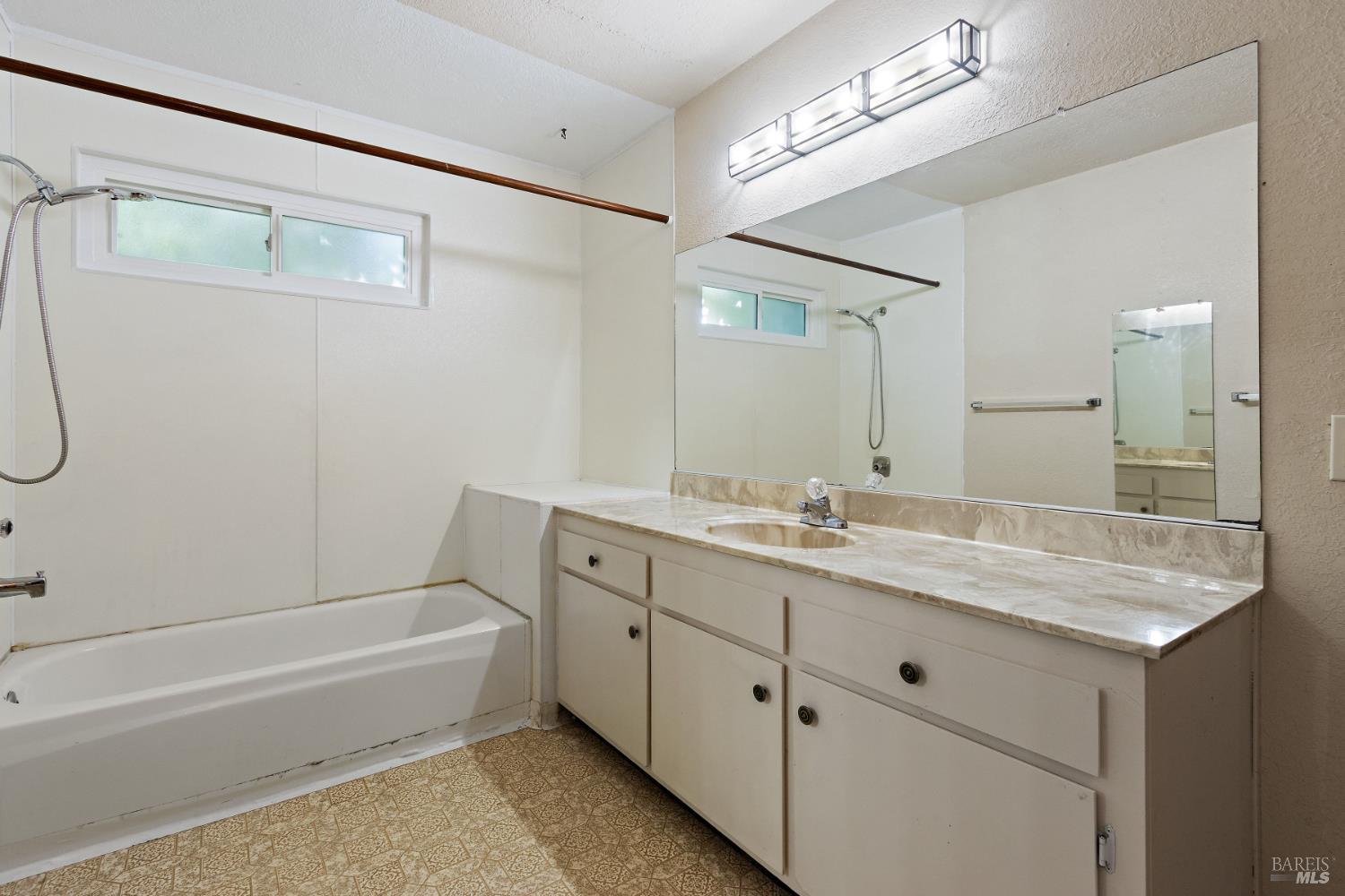 1084 Jamie Drive Concord, CA 94518 - Photo 19 of 34