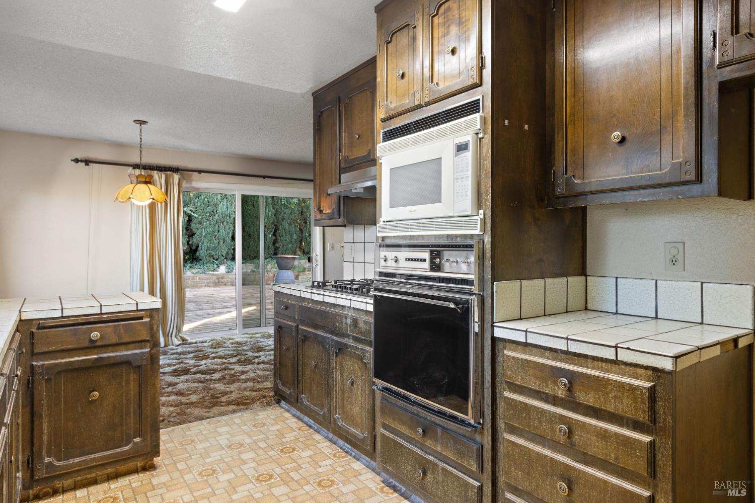 1084 Jamie Drive Concord, CA 94518 - Photo 6 of 34