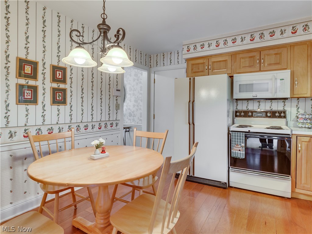 3380 Barrett Road Akron, OH 44333 - Photo 14 of 35 Eat-in kitchen
