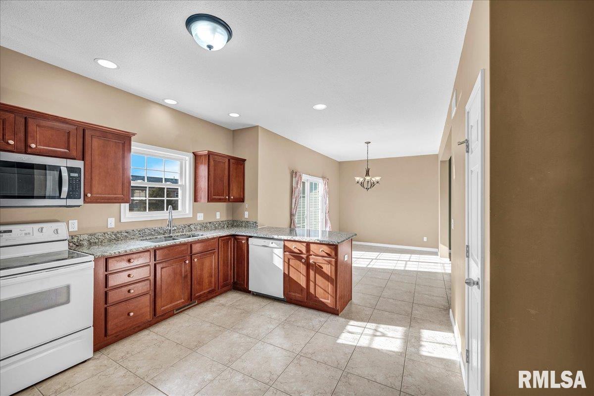 1626 Jadens Way Washington, IL 61571 - Photo 11 of 41