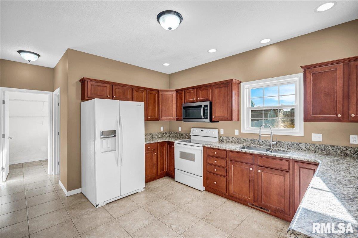 1626 Jadens Way Washington, IL 61571 - Photo 8 of 41