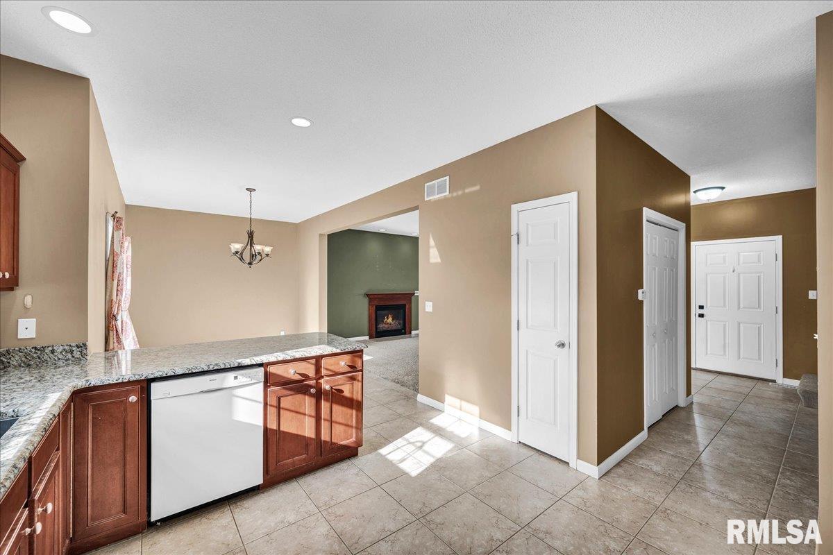 1626 Jadens Way Washington, IL 61571 - Photo 10 of 41