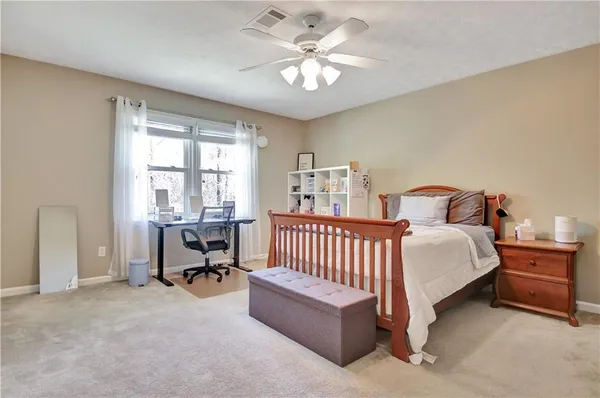 a view of a back yard