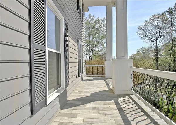 a view of a entrance of the house