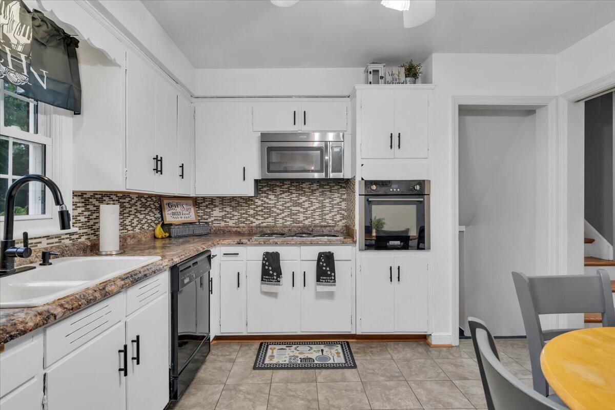 4508 Rosecrest Road Roanoke, VA 24018 - Photo 10 of 39 Kitchen