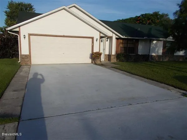 $2,000 | 1220 Ambra Drive, Melbourne, FL 32940