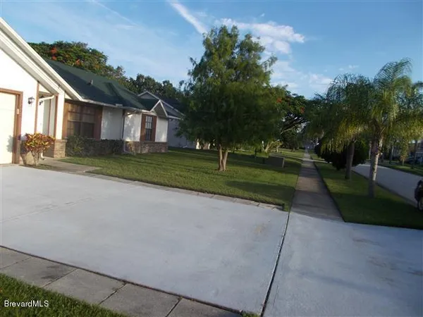 $2,000 | 1220 Ambra Drive, Melbourne, FL 32940