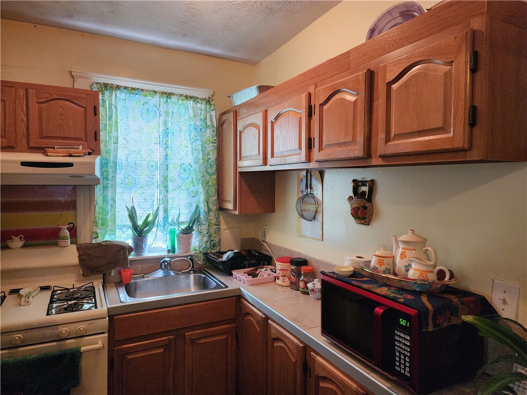 45 Croyland Road Providence, RI 02905 - Photo 11 of 32