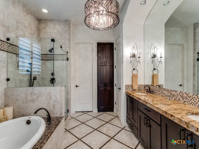 $575,000 | 416 Mission Hill Run, New Braunfels, TX 78132