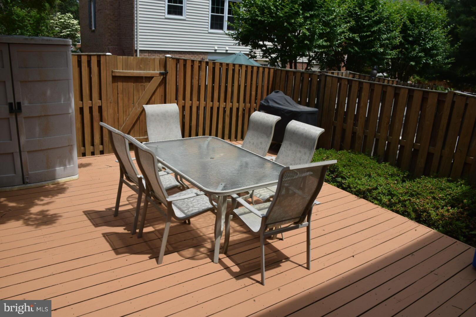 9766 Lakepointe Drive Burke, VA 22015 - Photo 7 of 21 Exterior (Rear)