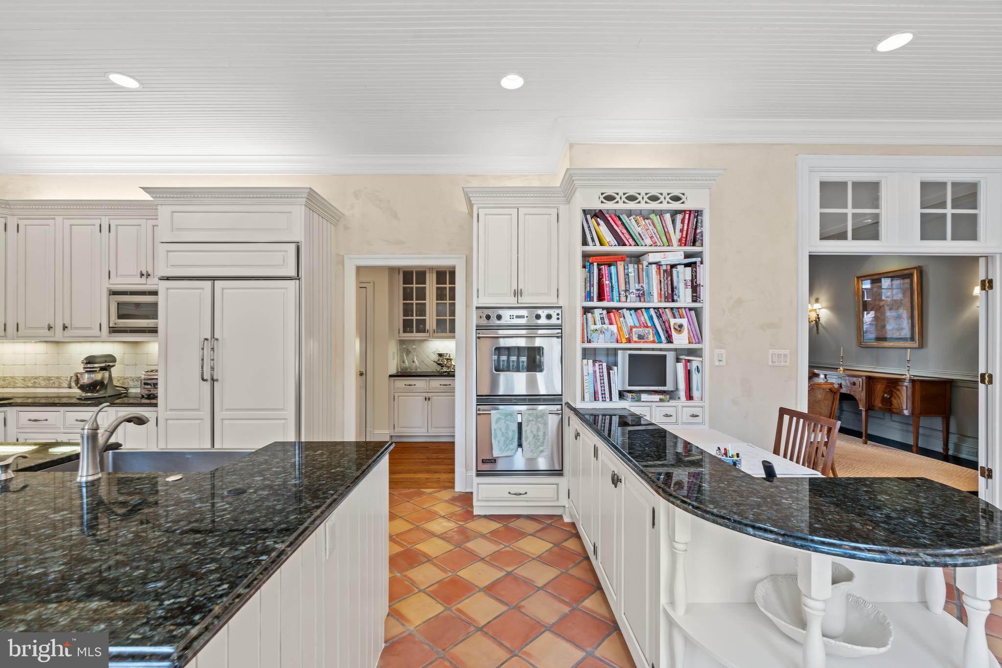 1110 Harvey Road McLean, VA 22101 - Photo 25 of 87 Kitchen with Built-ins and Desk