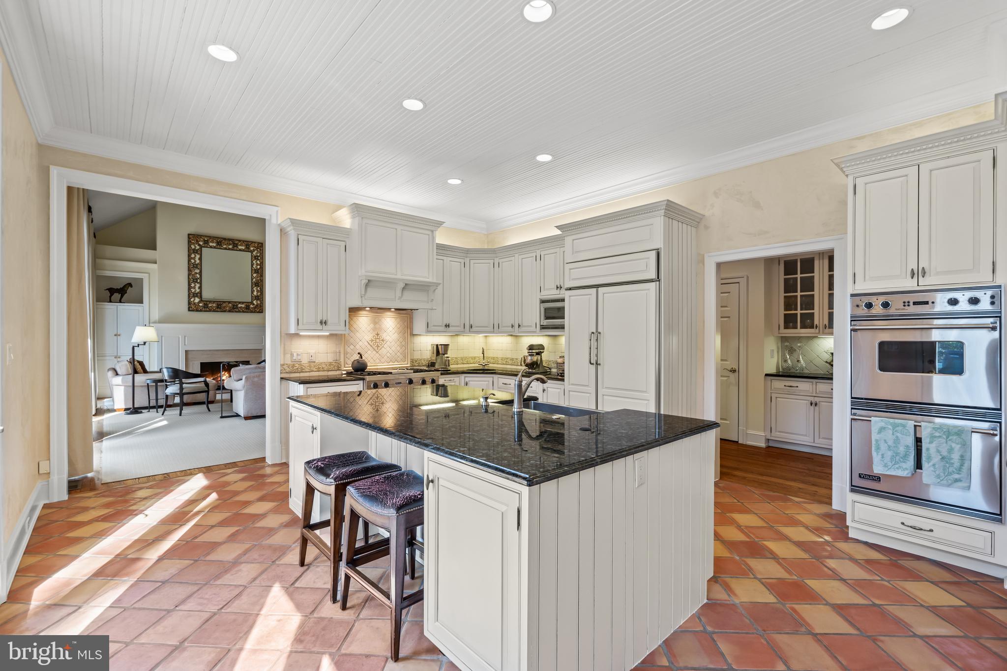 1110 Harvey Road McLean, VA 22101 - Photo 26 of 87 Counter Seating