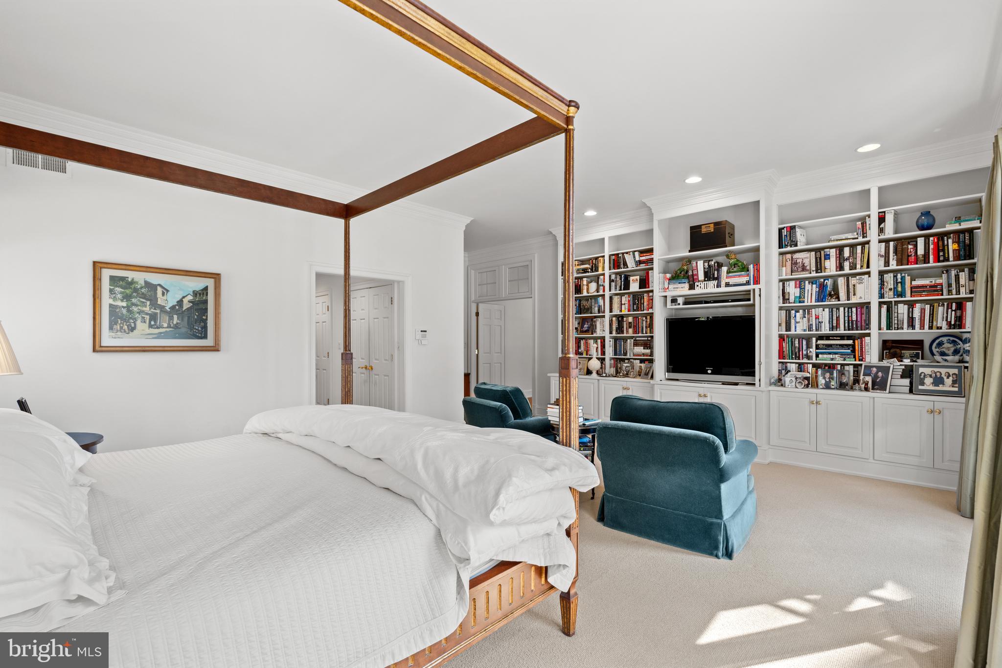 1110 Harvey Road McLean, VA 22101 - Photo 42 of 87 Built-ins in Primary Bedroom