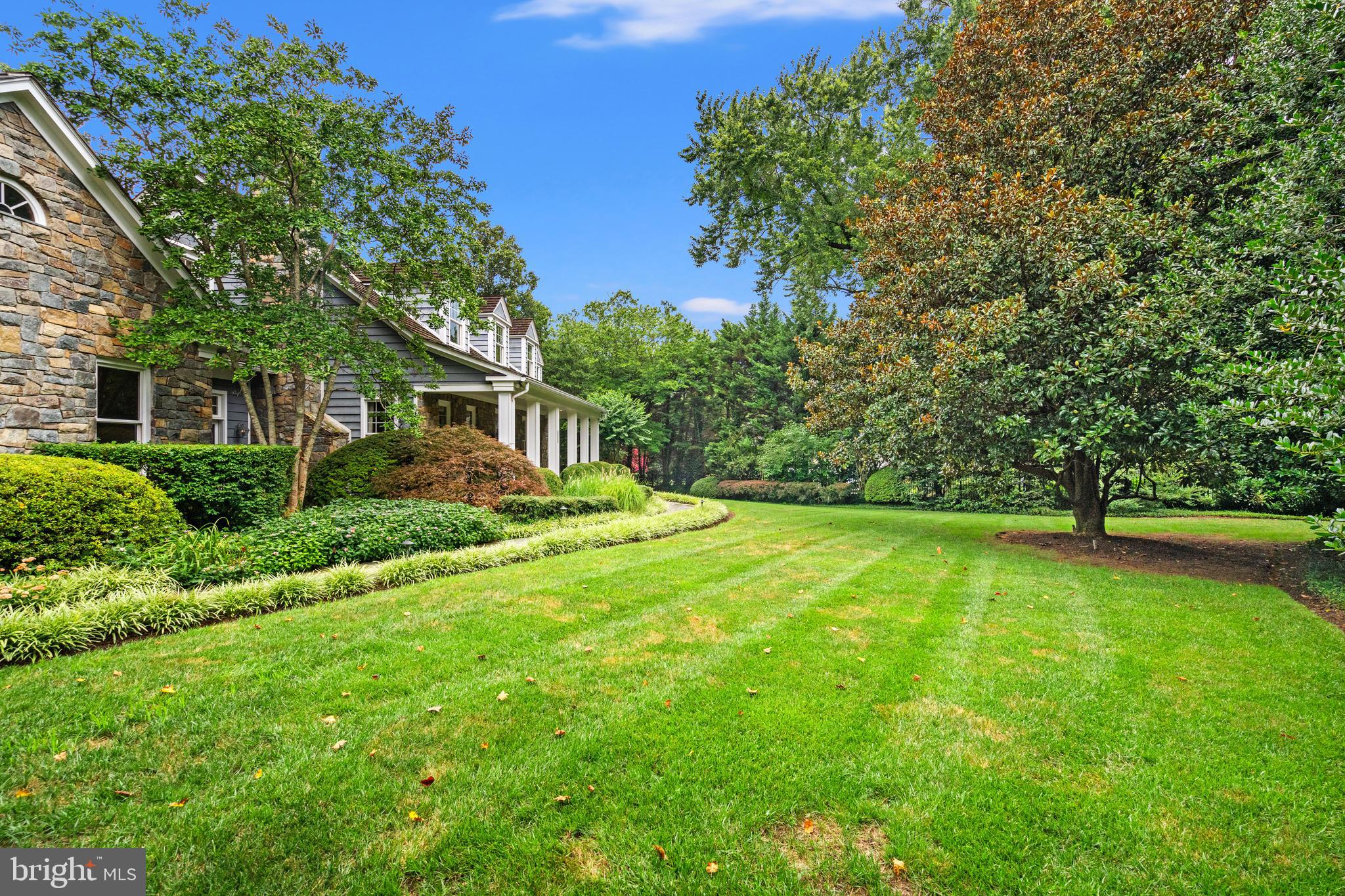 1110 Harvey Road McLean, VA 22101 - Photo 5 of 87 Large Front Yard