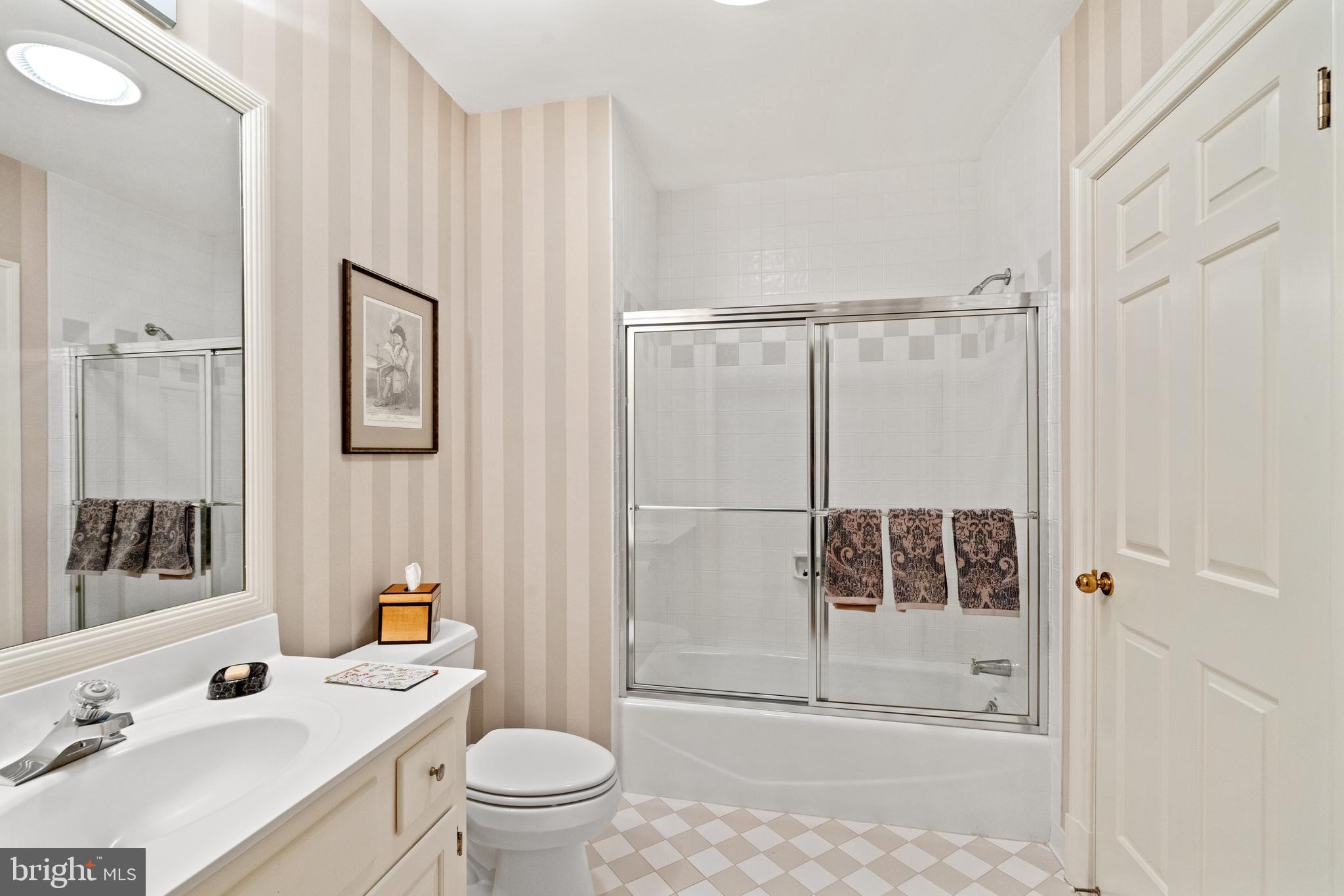 1110 Harvey Road McLean, VA 22101 - Photo 74 of 87 Full Bathroom