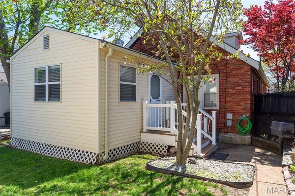 $399,000 | 6553 Lindenwood Avenue, St. Louis, MO 63109