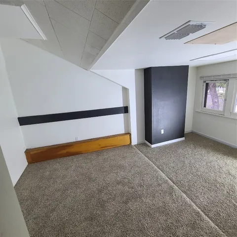 $272,000 | 615 East Washington Street, Giddings, TX 78942