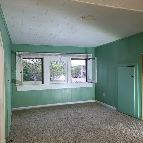 $272,000 | 615 East Washington Street, Giddings, TX 78942