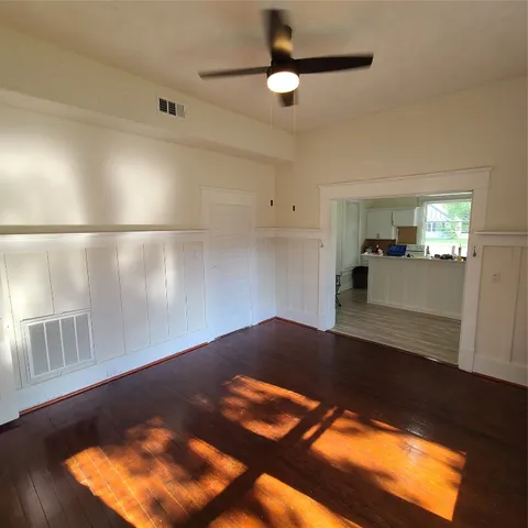 $272,000 | 615 East Washington Street, Giddings, TX 78942