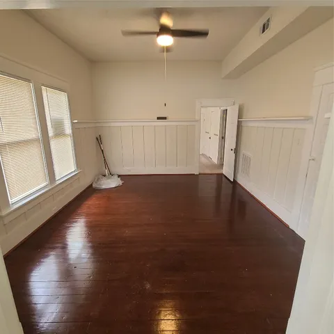 $272,000 | 615 East Washington Street, Giddings, TX 78942