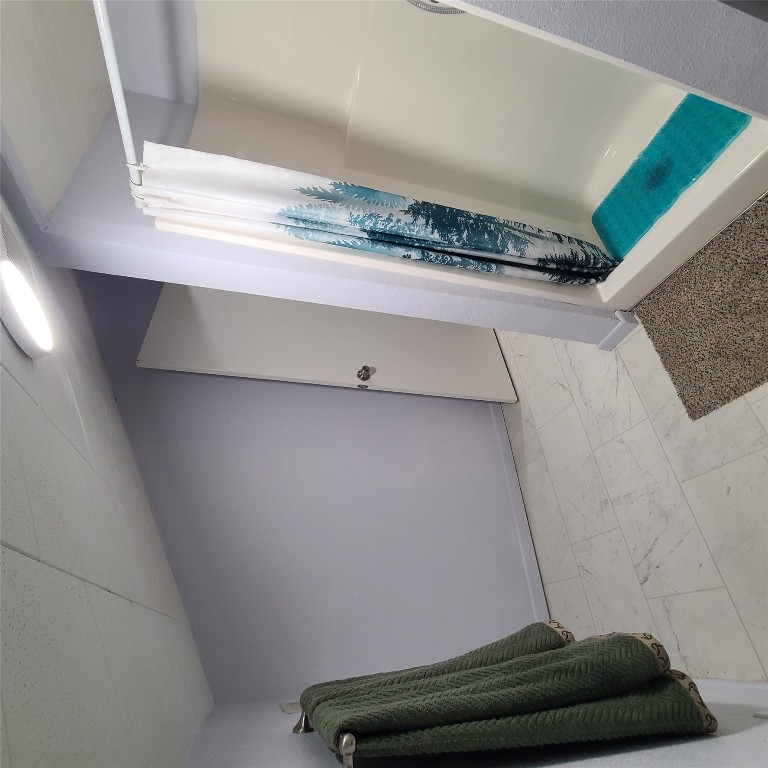 615 East Washington Street Giddings, TX 78942 - Photo 3 of 17 a view of an empty room