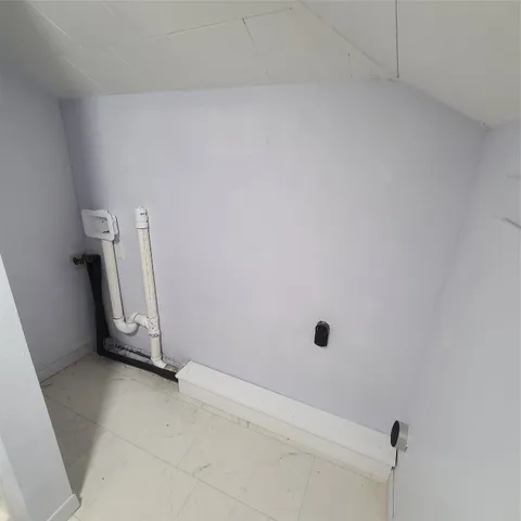 $272,000 | 615 East Washington Street, Giddings, TX 78942