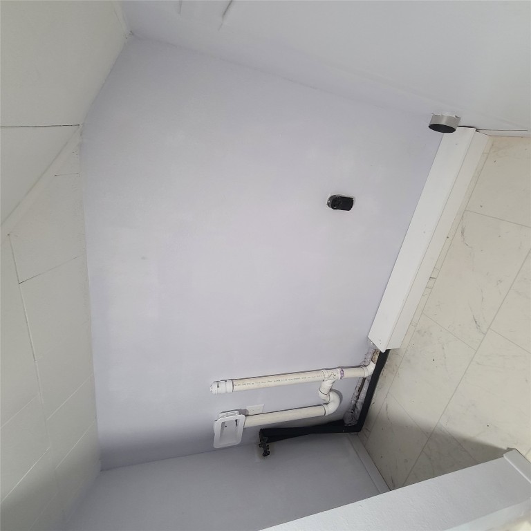 615 East Washington Street Giddings, TX 78942 - Photo 5 of 17 a view of a room