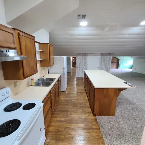 $272,000 | 615 East Washington Street, Giddings, TX 78942