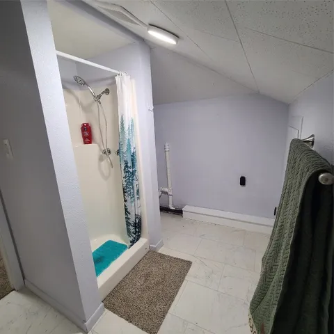 $272,000 | 615 East Washington Street, Giddings, TX 78942