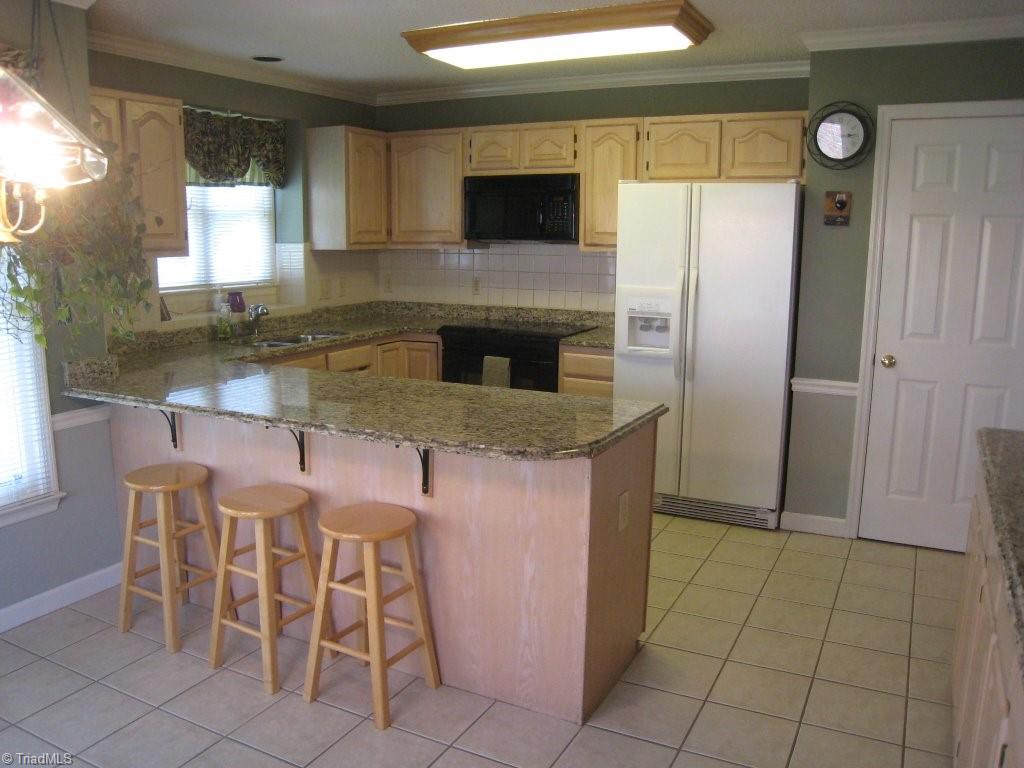 3220 Cross Tree Road Winston-Salem, NC 27106 - Photo 4 of 27