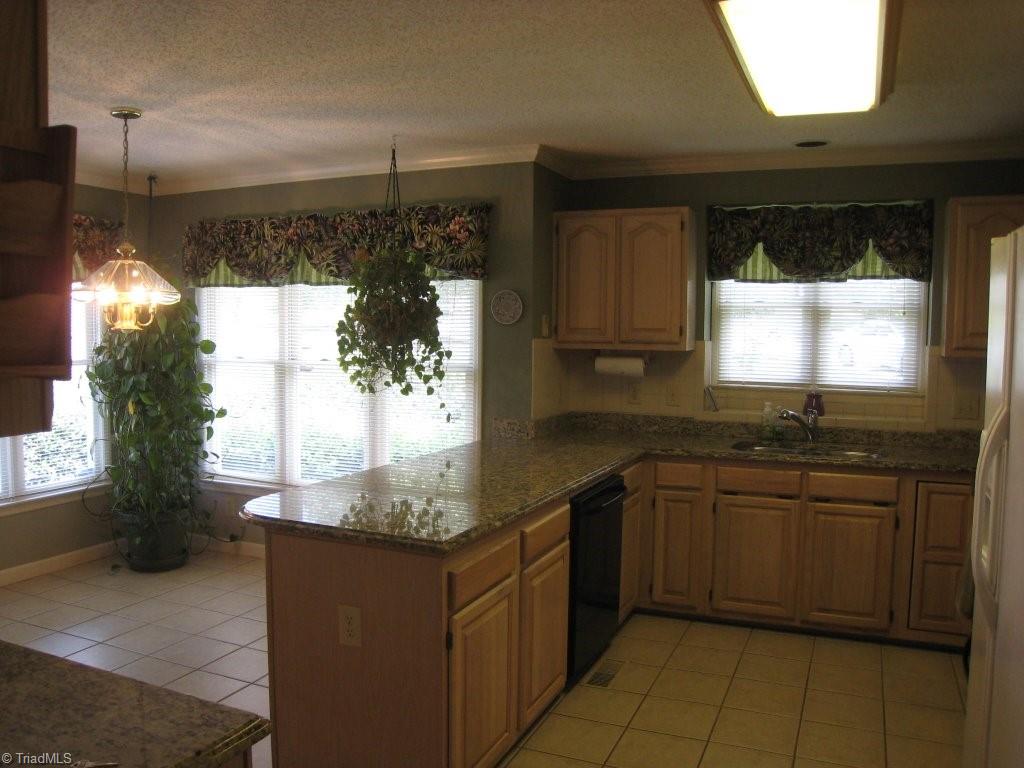 3220 Cross Tree Road Winston-Salem, NC 27106 - Photo 5 of 27