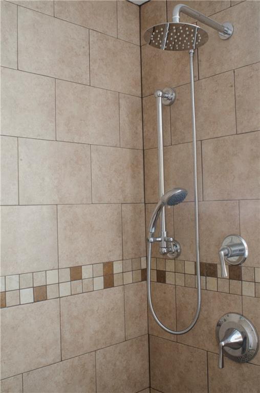 242 Middle Road Woolwich, ME 04579 - Photo 19 of 32 Mater ensuite bath with custom tile...