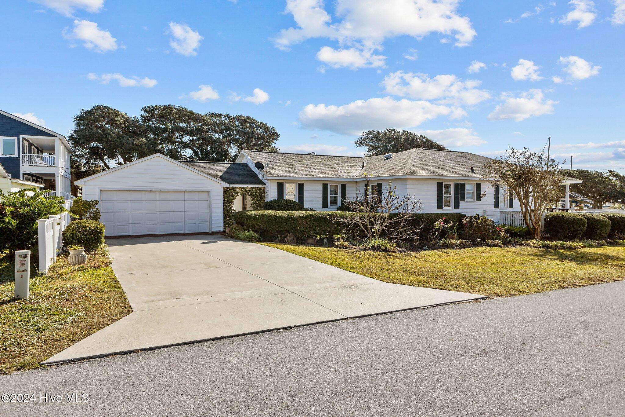 1701 Front Street Beaufort, NC 28516 - Photo 2 of 39 1-web-or-mls-1S3A1119