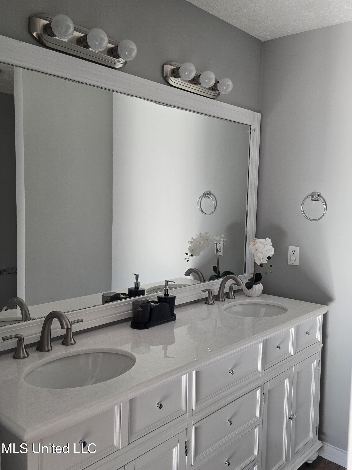 8 Ridgeway Place Clinton, MS 39056 - Photo 10 of 12 20260213_152818